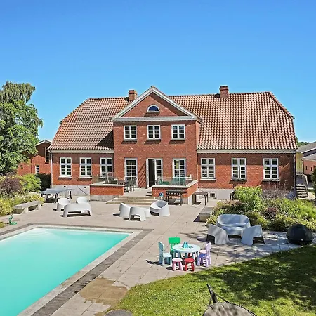 Σπίτι διακοπών 4 Star In *